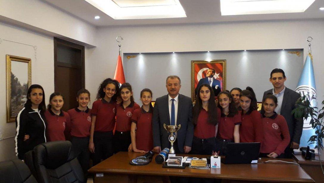 İlçe Milli Eğitim Müdürü Hilmi KAPO, 2019 Hatay Kız Futsal Takımı İl Birincilerini Makamında Kabul Etti.