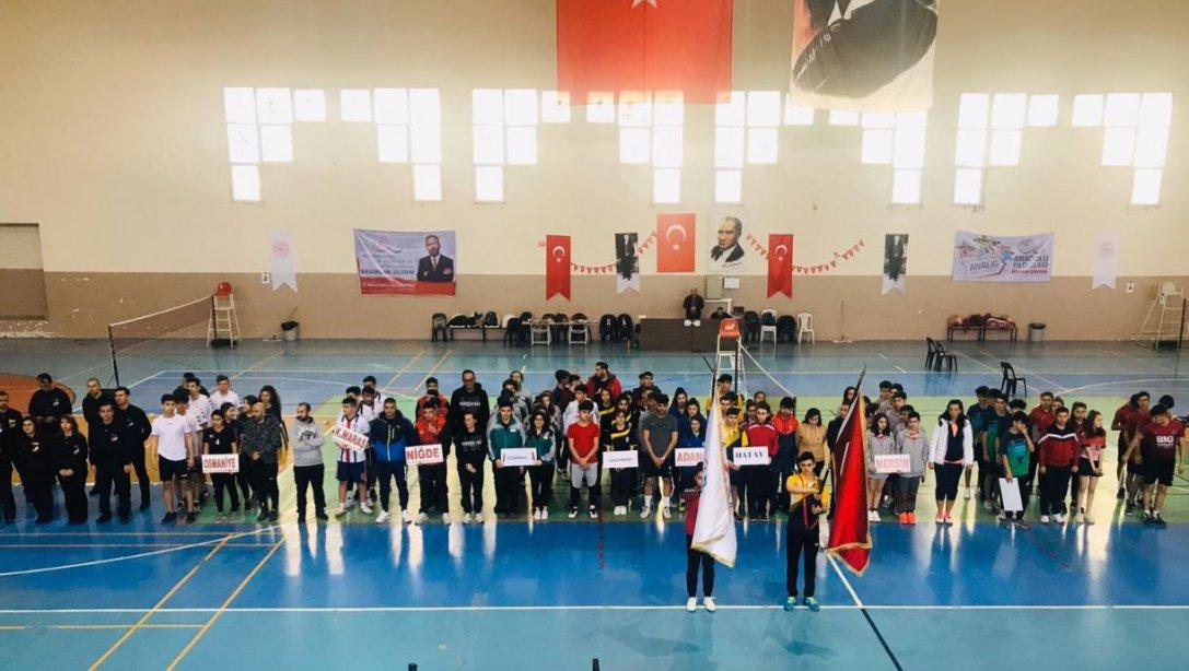 İlçe Milli Eğitim Müdürü Hilmi KAPO, Liseler Arası Badminton Şampiyonlarını Makamında Ağırladı. 